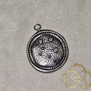 Kendra‎ Scott Libra Charm Silver Tone Round Textured Zodiac Astrology Pendant